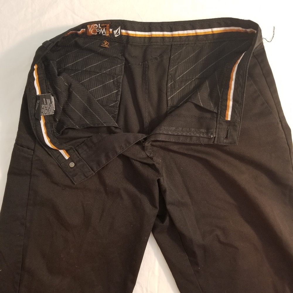 Volcom shorts - Picture 4 of 5